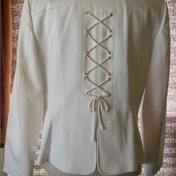 Latina white 2 piece ladies cropped Gaucho pants suit, excellent condition! - Picture 2 of 5